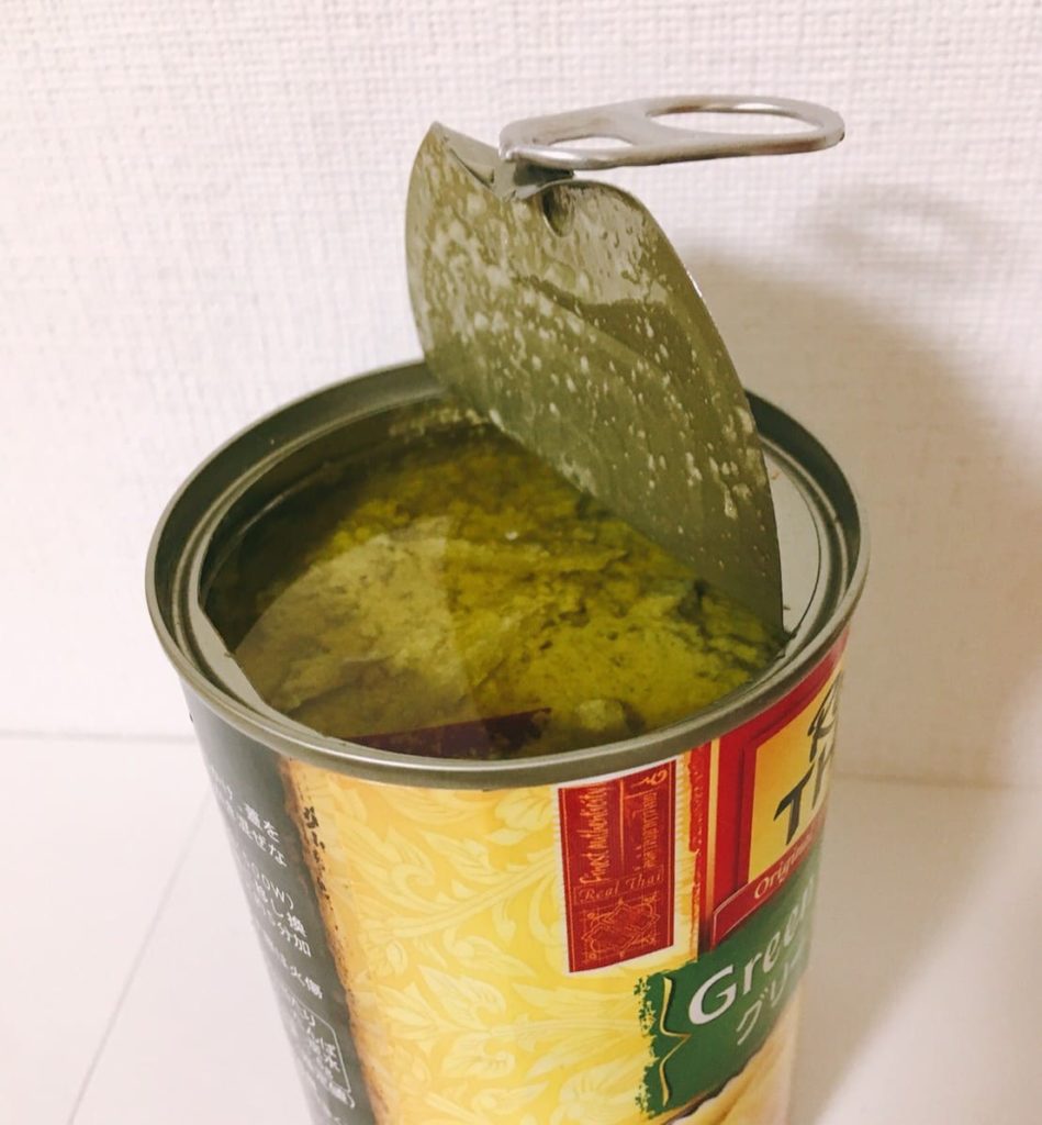 グリーンカレー缶開ける